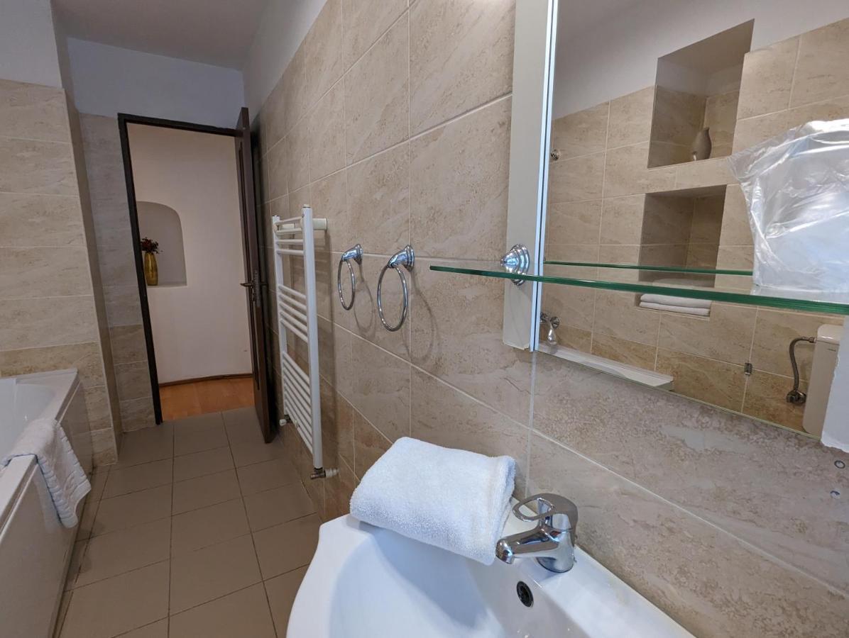 Key Apartments In Main Square Braşov Extérieur photo