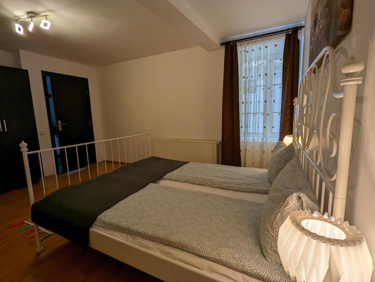 Key Apartments In Main Square Braşov Extérieur photo