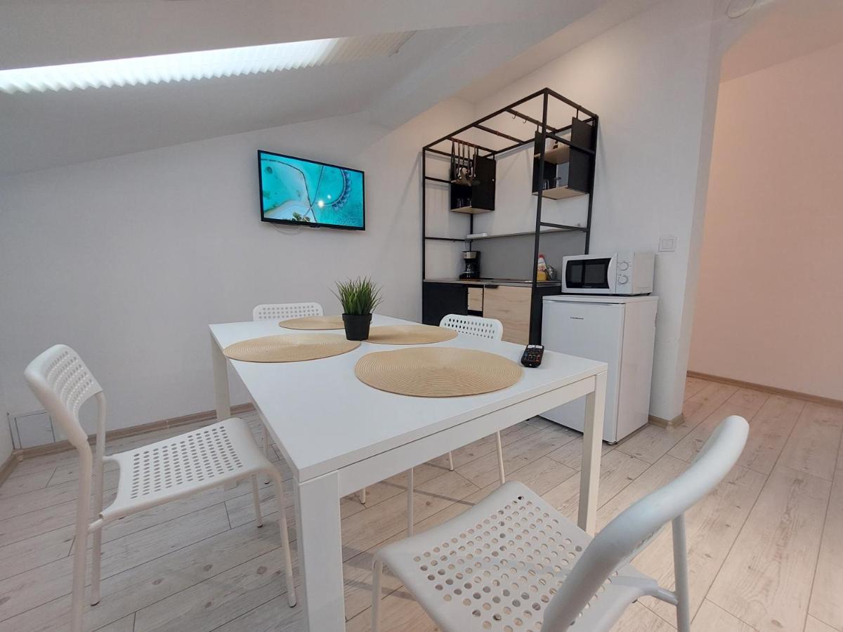 Key Apartments In Main Square Braşov Extérieur photo