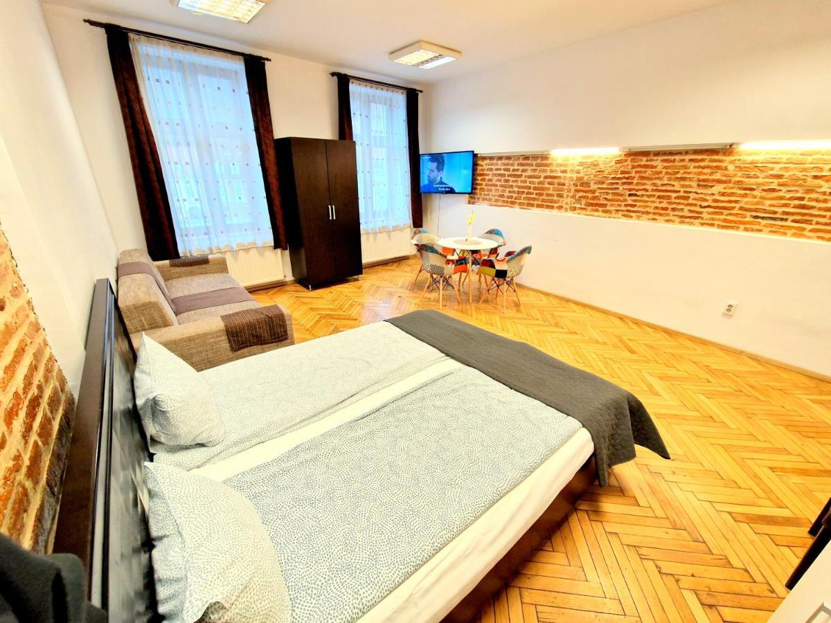 Key Apartments In Main Square Braşov Extérieur photo