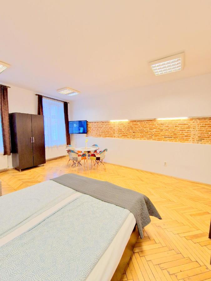 Key Apartments In Main Square Braşov Extérieur photo